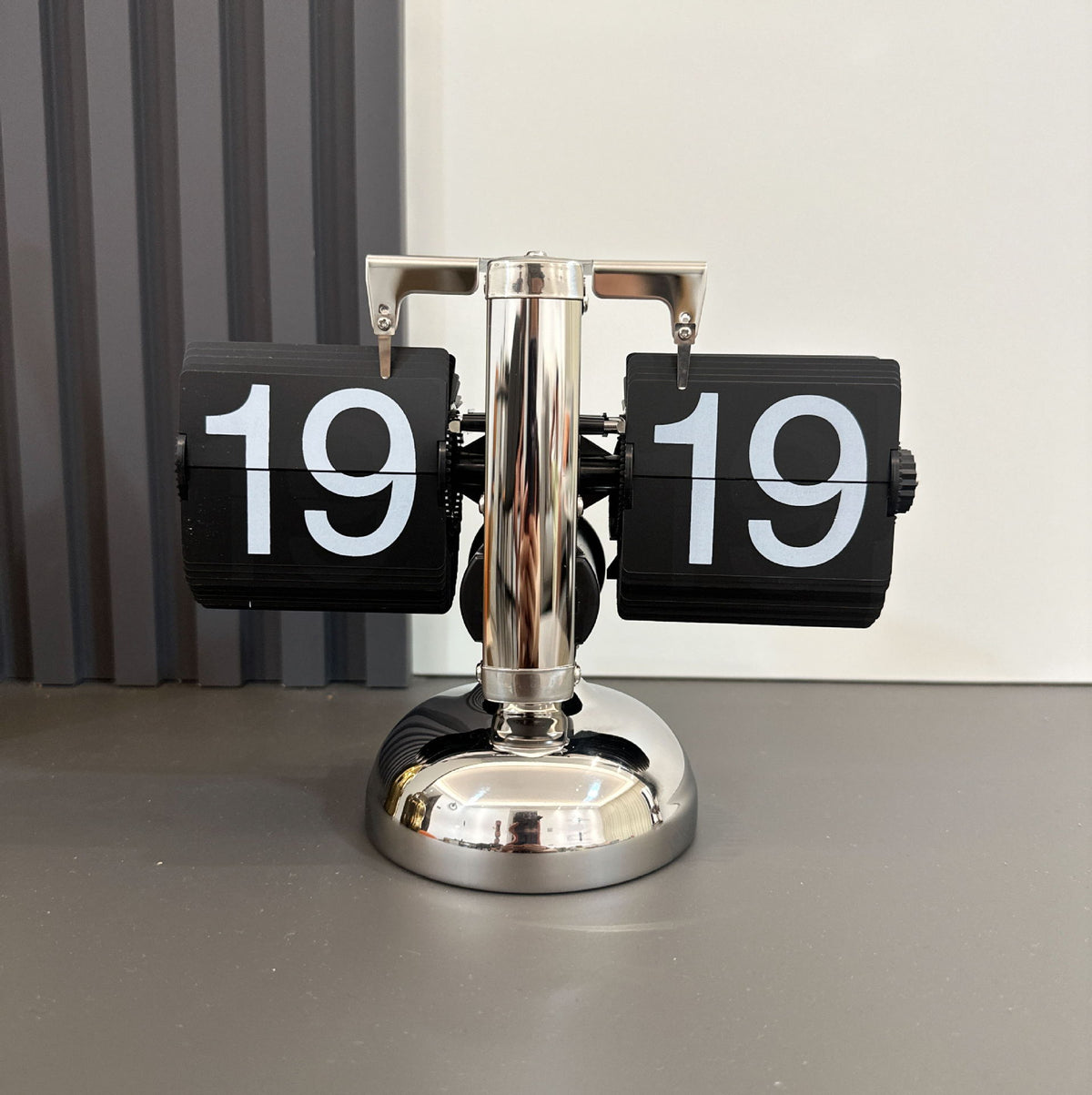 Retro Metal Flip Clock with Quartz Movement — QIUOLA | qiuola.com
