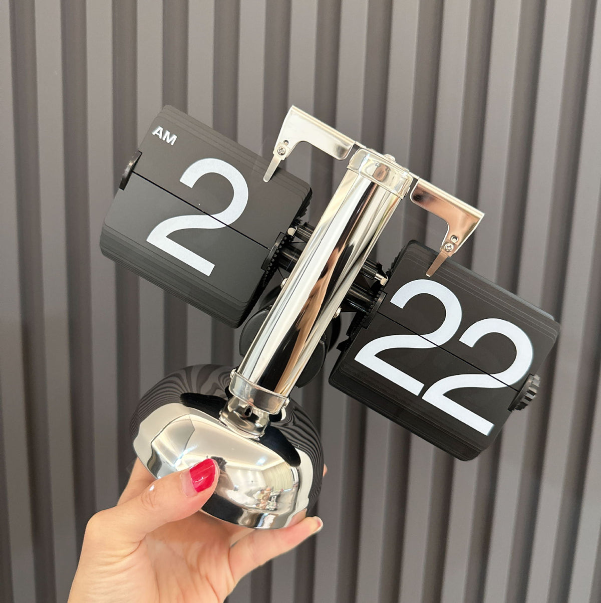 Retro Metal Flip Clock with Quartz Movement — QIUOLA | qiuola.com