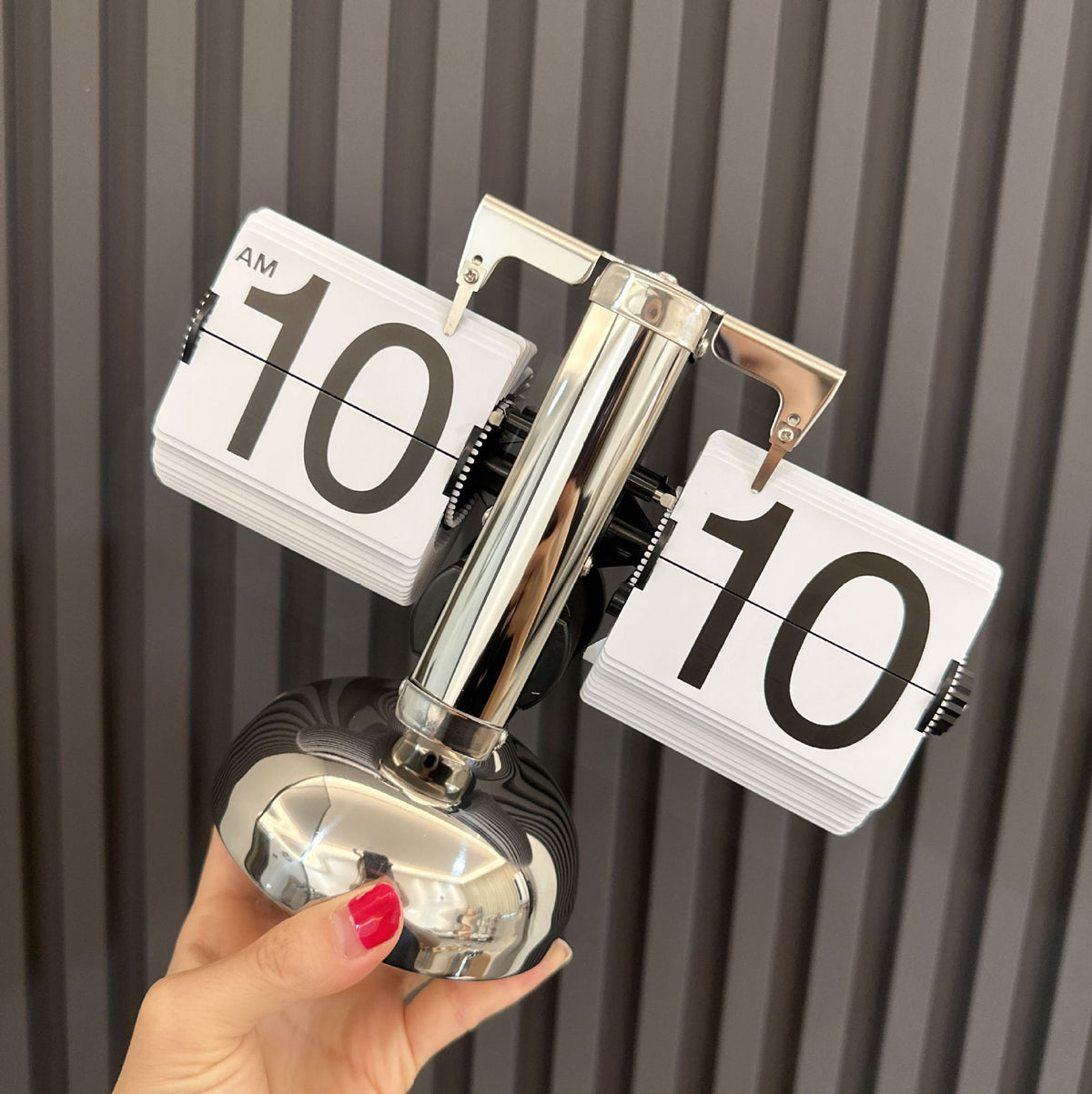 Retro Metal Flip Clock with Quartz Movement — QIUOLA | qiuola.com